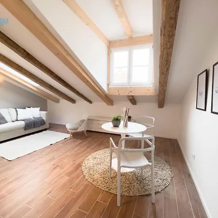 Gozzi 4 Tirabora Short Rent Appartamento