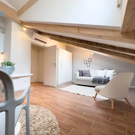 Appartamento Gozzi 4 Tirabora Short Rent *